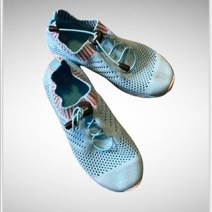 NWOT Water Shoes Girls 2